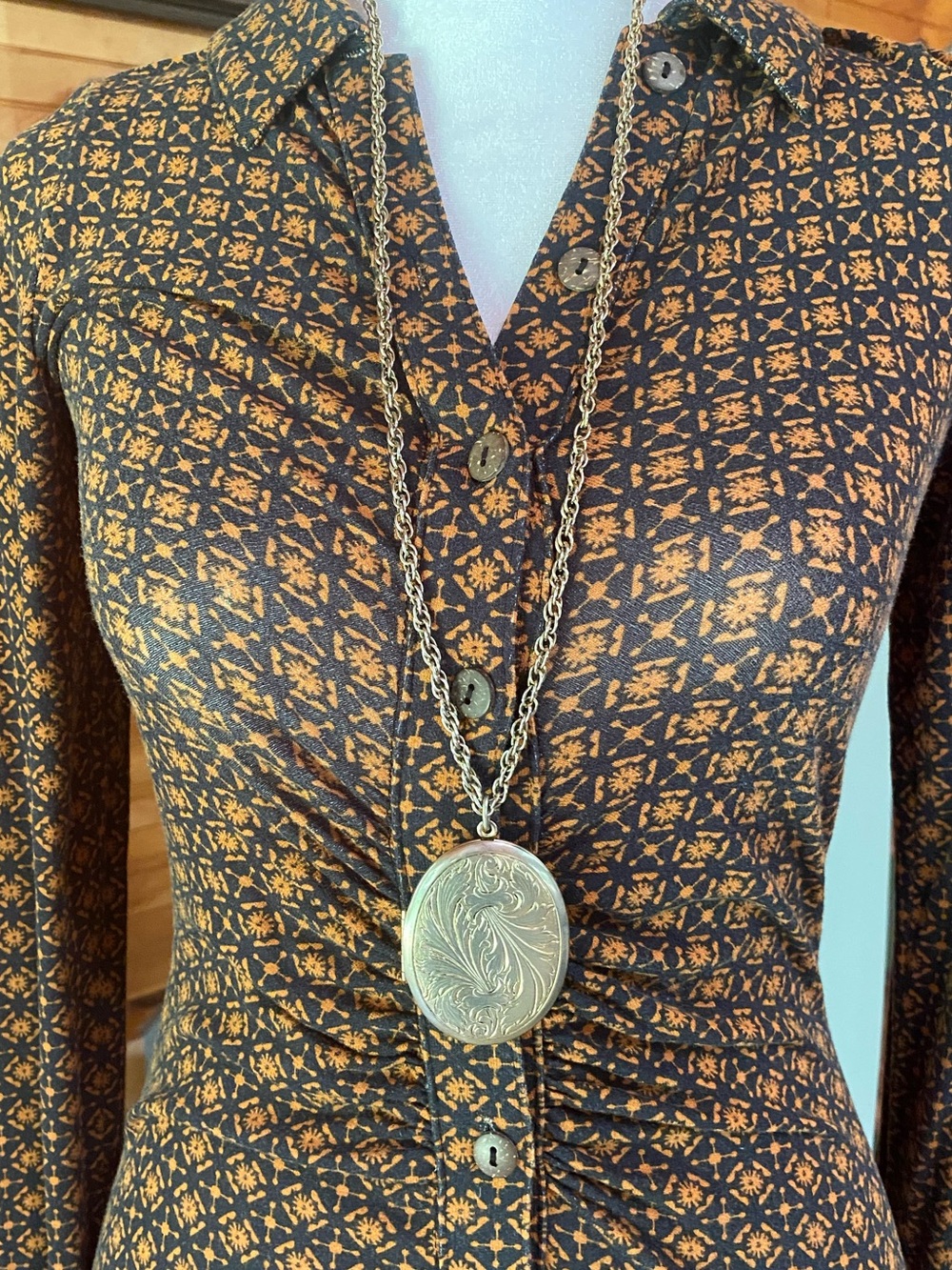 Vintage Large 2.5” Locket pendant necklace 30” chain